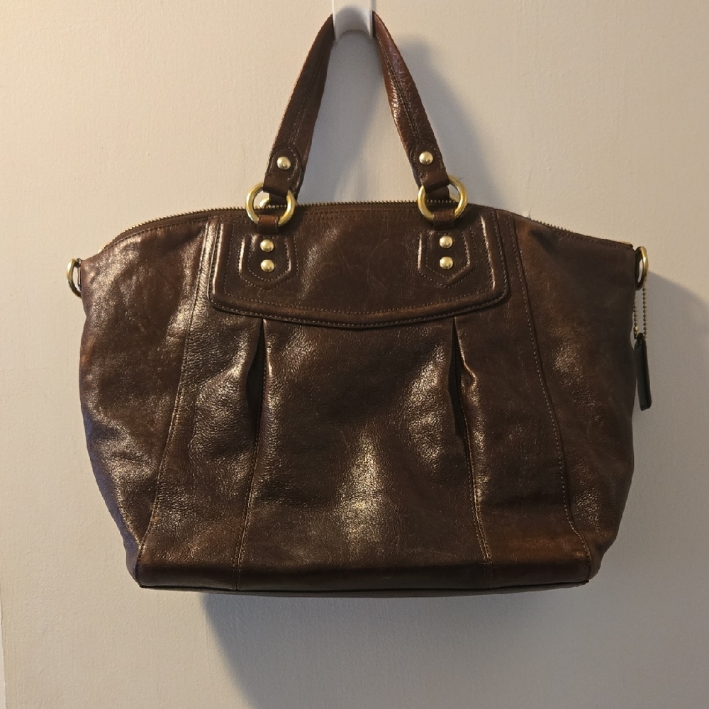 Coach Rich Brown Leather Shoulder Bag with Gold Accents - Picture 2 of 6